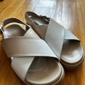Alohas Cream White sandals size 40